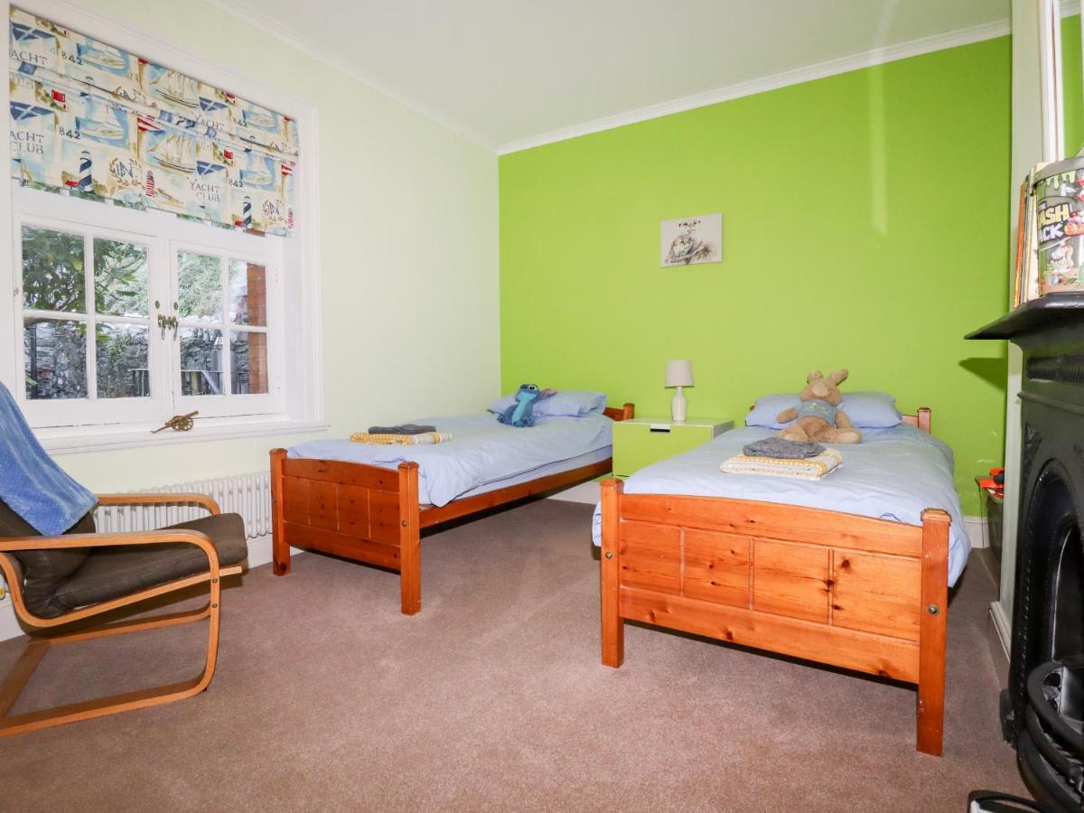Holiday home Lewarne *