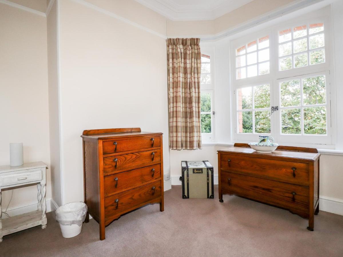 Holiday home Lewarne *